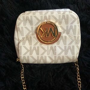 MICHAEL KORS CROSS BODY BAG🤎